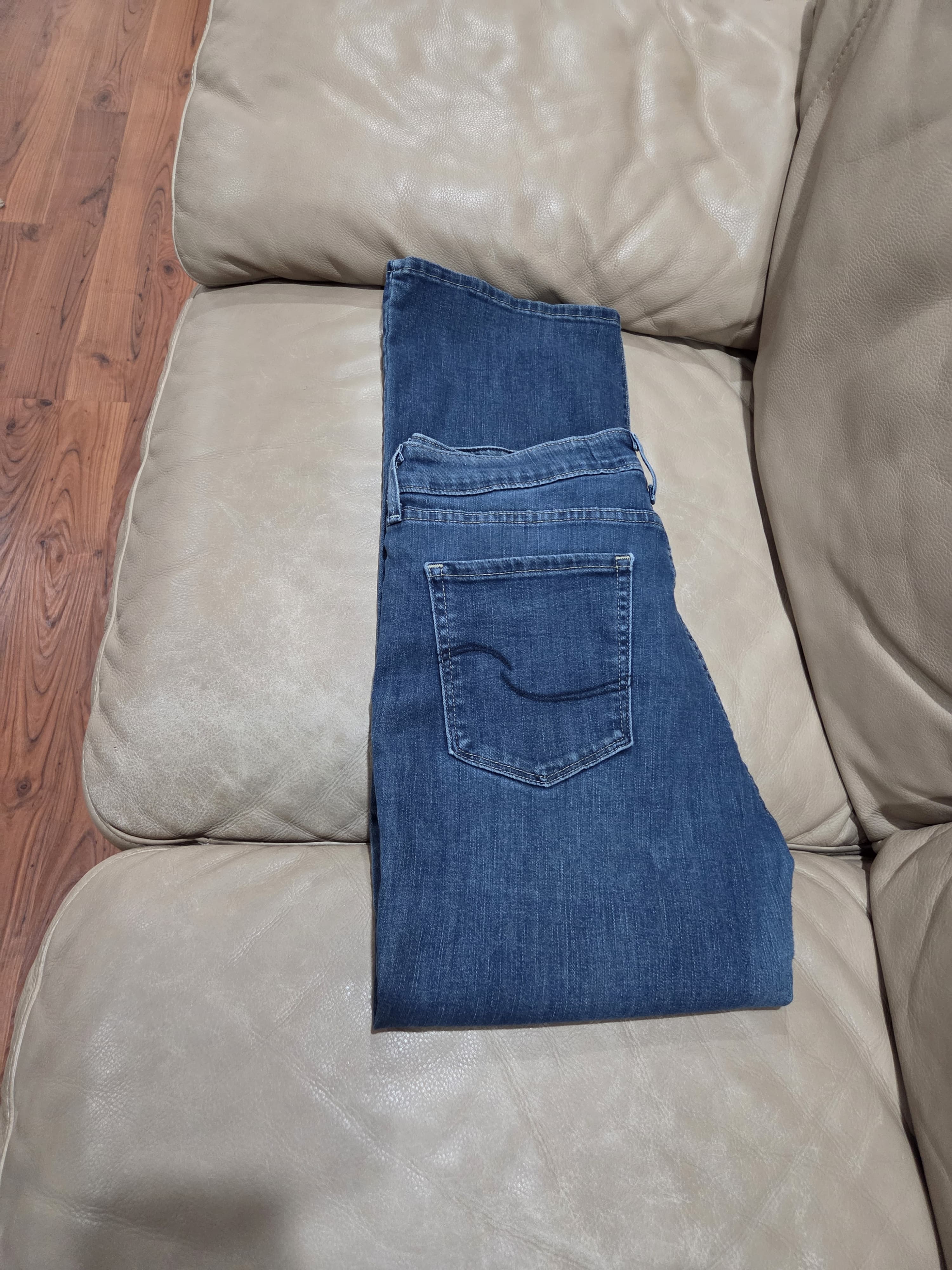 Blue Signature Levi Jeans